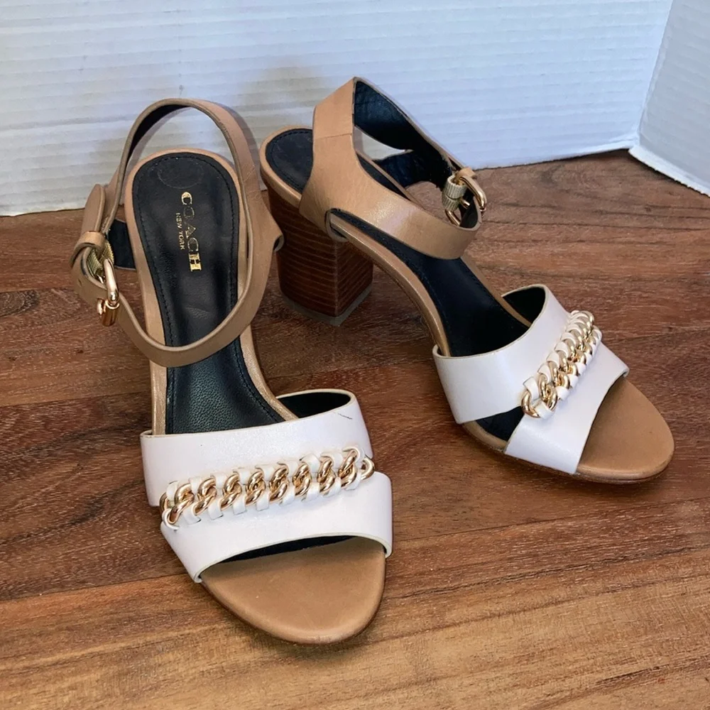 Coach SANDALS. Women's Two-Tone Tan & White Block Heel Sandal with Chain Detail. - Picture 2 of 9